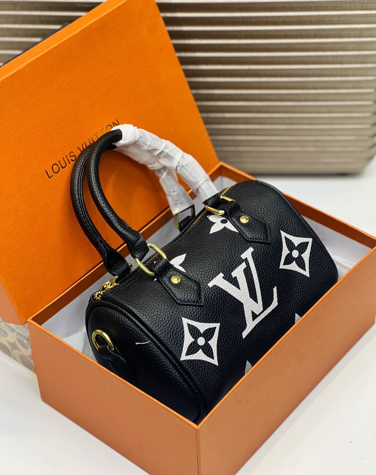 Louis Vuitton Speedy Bandoulière 20 Handbag