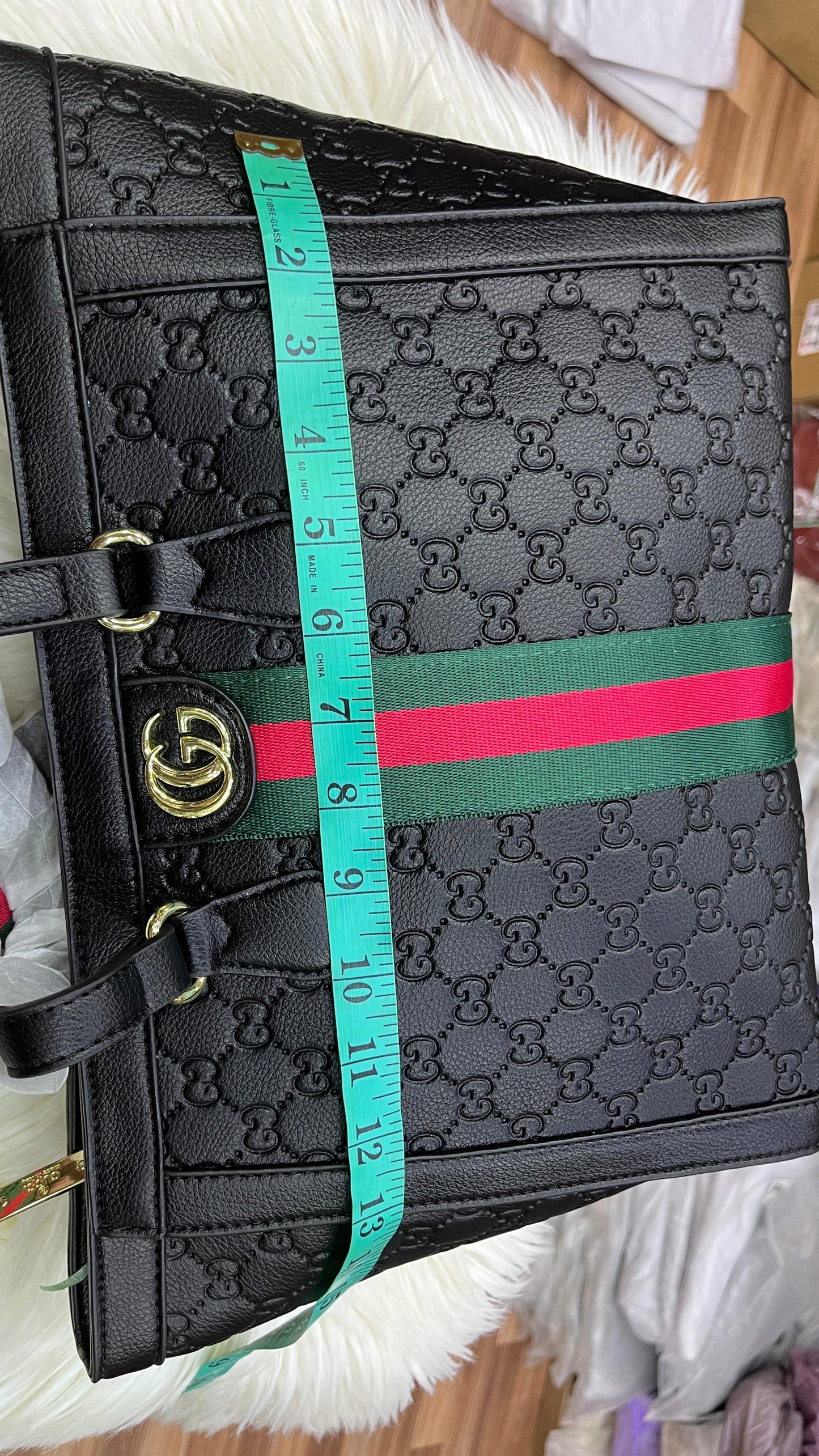 GUCCI Soft Leather Tote Bag – Classic Gold-Tone Elegance