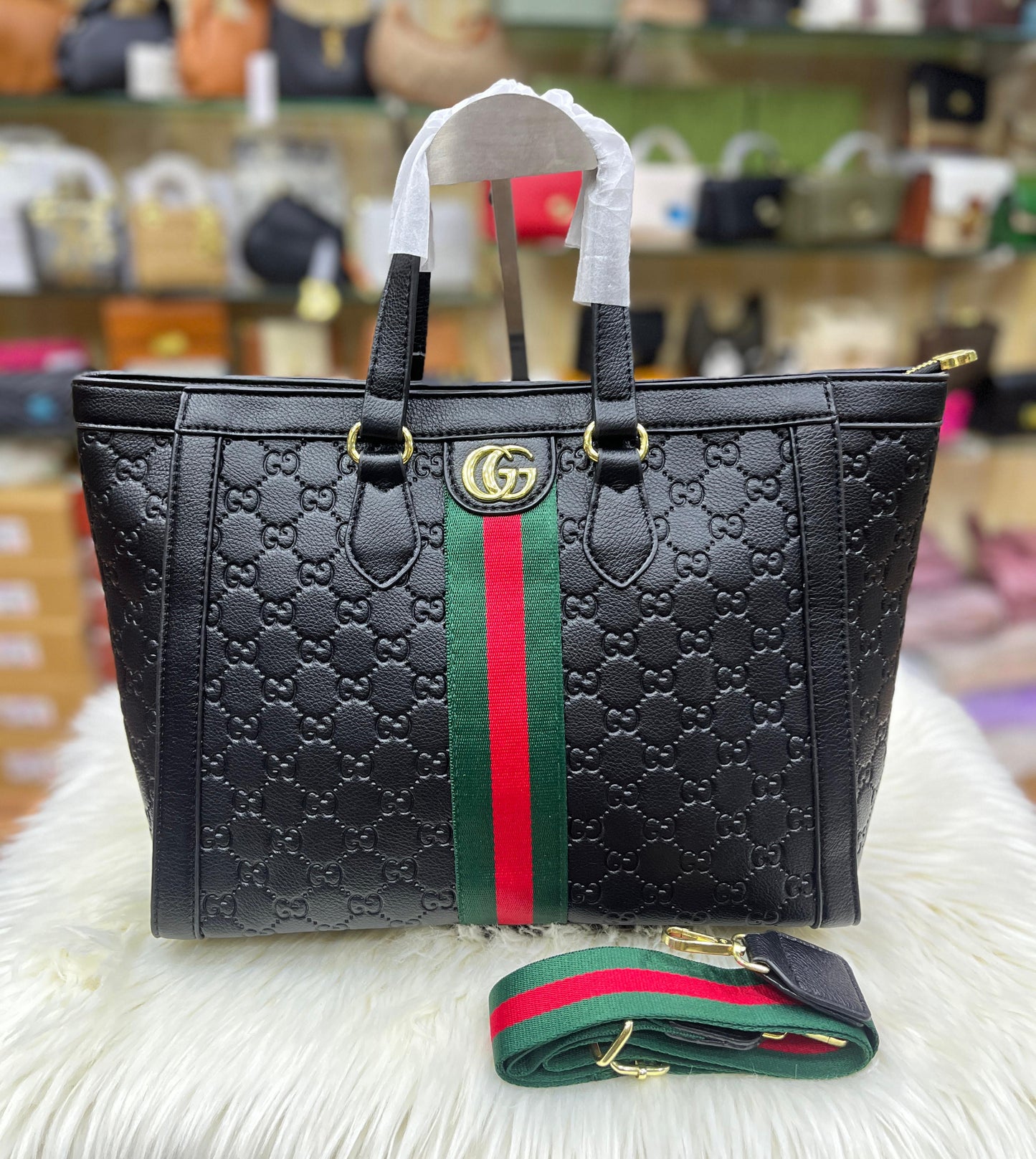GUCCI Soft Leather Tote Bag – Classic Gold-Tone Elegance
