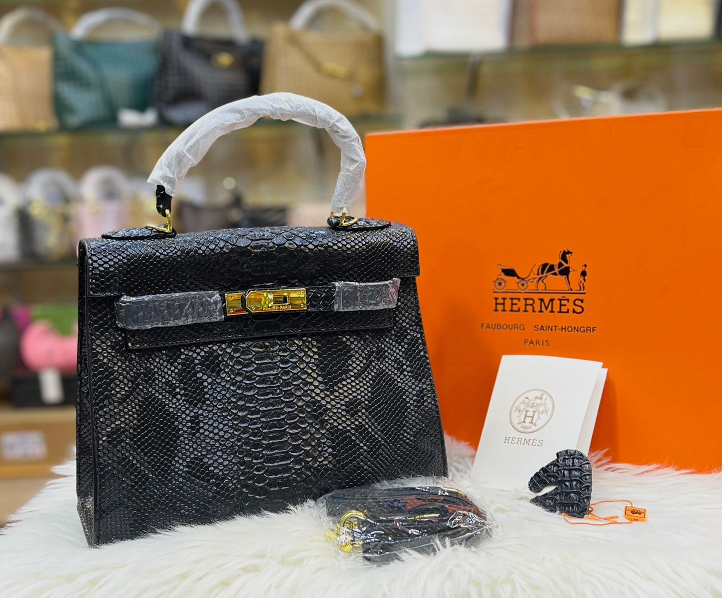 Hermès Kelly 28cm Crocodile – Palladium Hardware Prestige