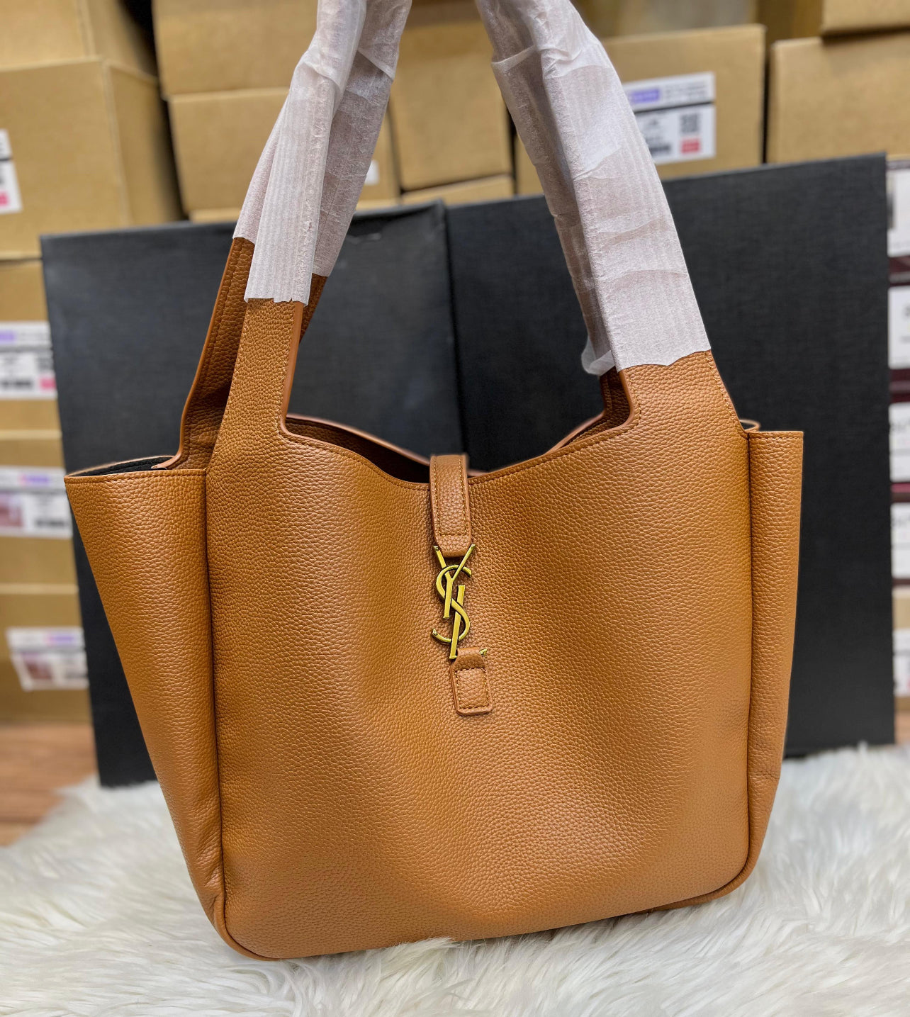 YSL Le 5 À 7 Bea Tote – Grained Deerskin Leather
