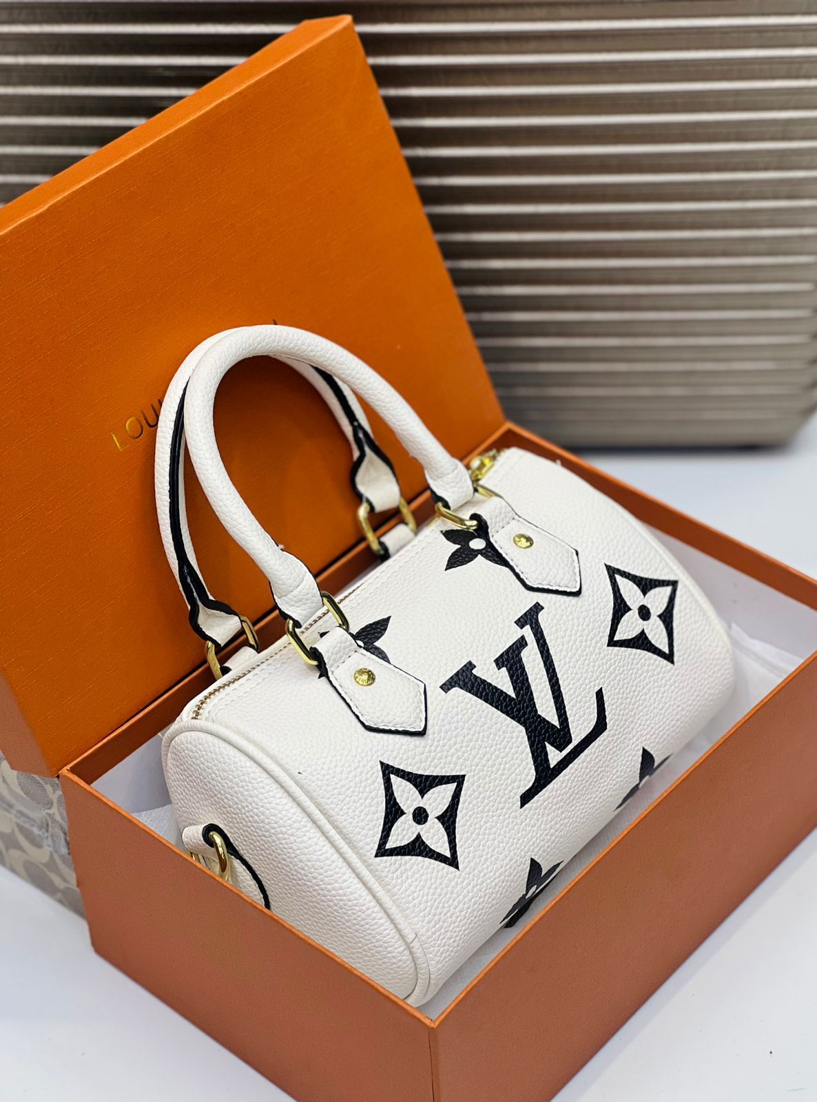 Louis Vuitton Speedy Bandoulière 20 Handbag