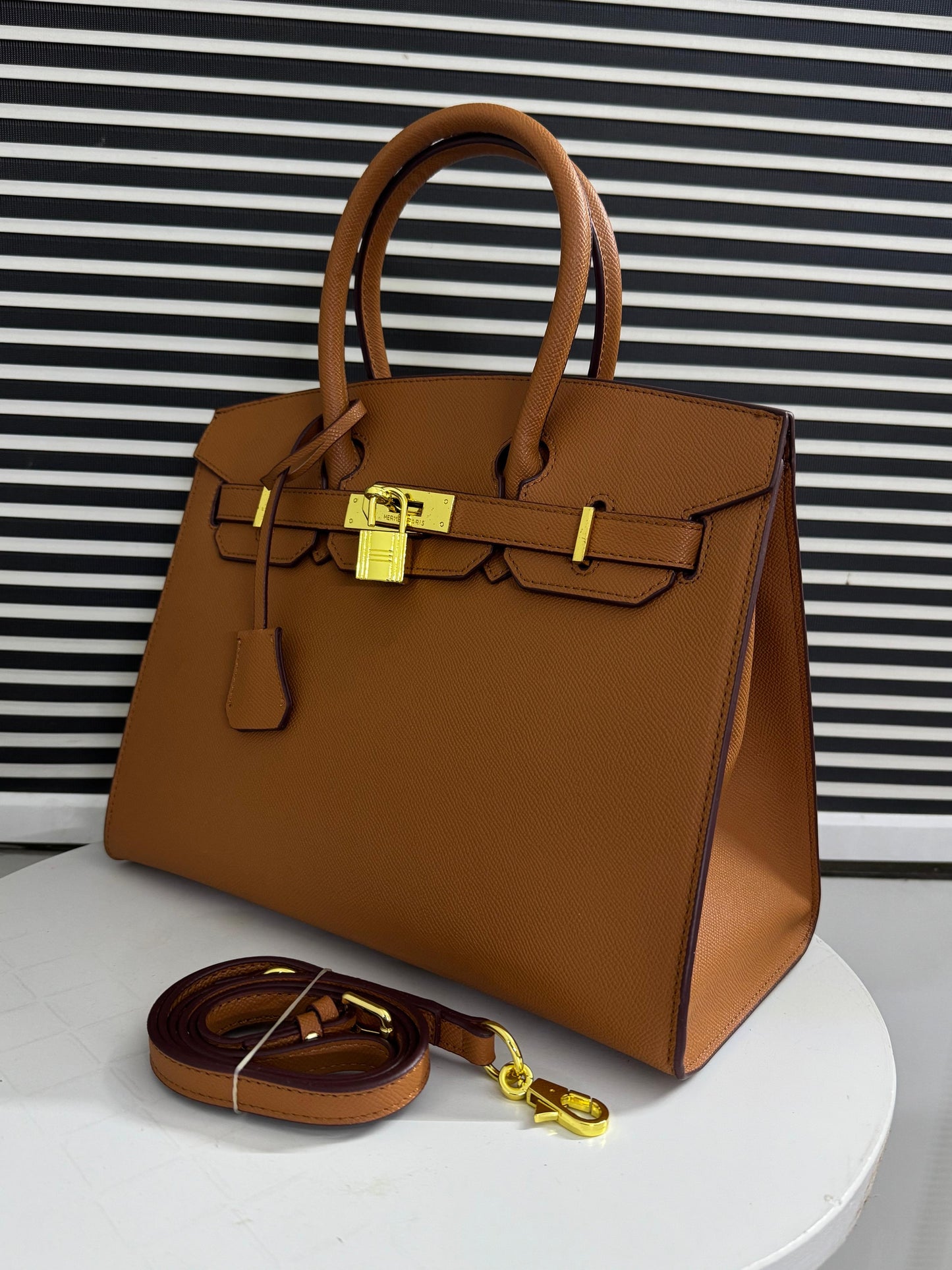 HERMÈS
Birkin 35cm – Official Model