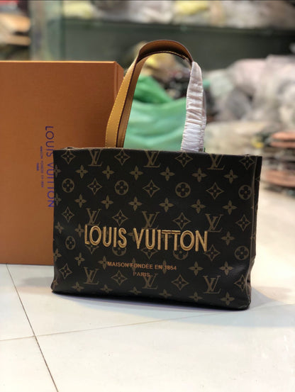 Louis Vuitton – Shopper Tote GM