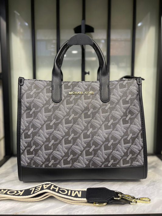 MICHAEL KORS
Gigi Empire Signature Logo Tote Bag