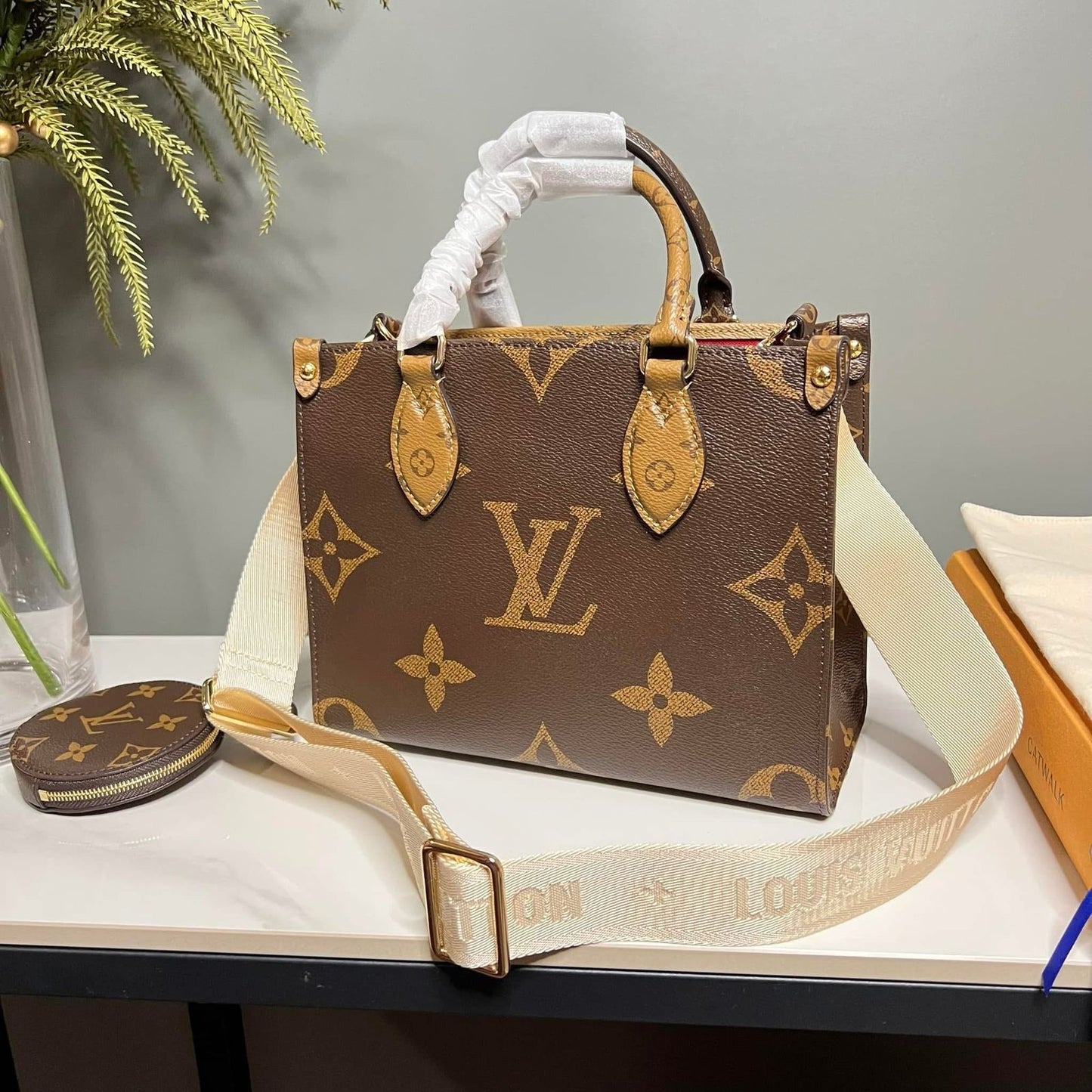 Louis Vuitton OnTheGo PM – Monogram & Monogram Reverse Canvas (GS)