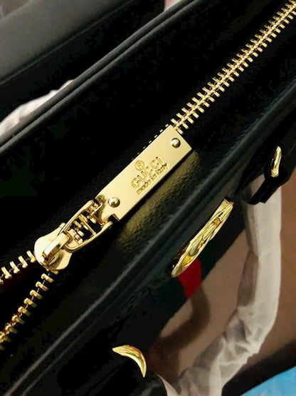 GUCCI Soft Leather Tote Bag – Classic Gold-Tone Elegance
