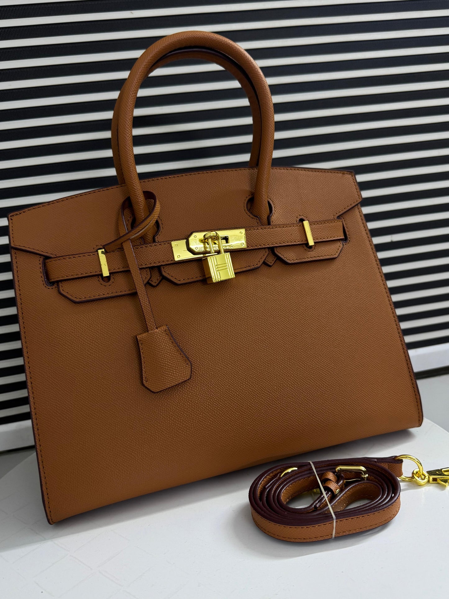 HERMÈS
Birkin 35cm – Official Model