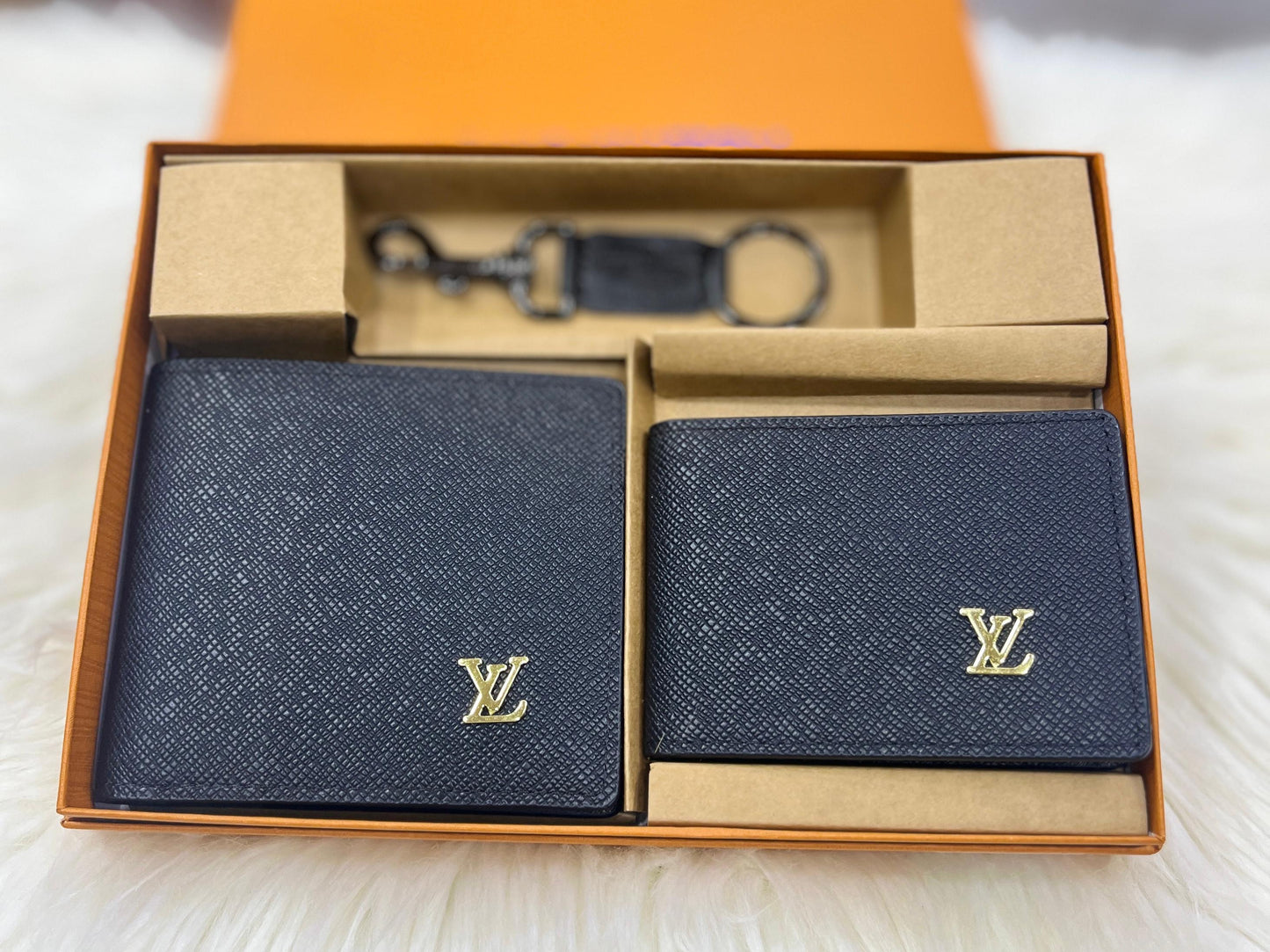 Gucci & Louis Vuitton Gents Gift Set – Wallet, Card Holder & Keychain
