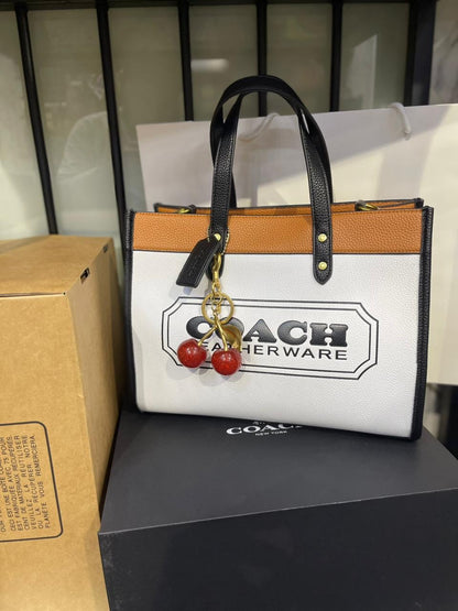 COACH Field Tote 30 in Colorblock – Chic Versatility Redefined