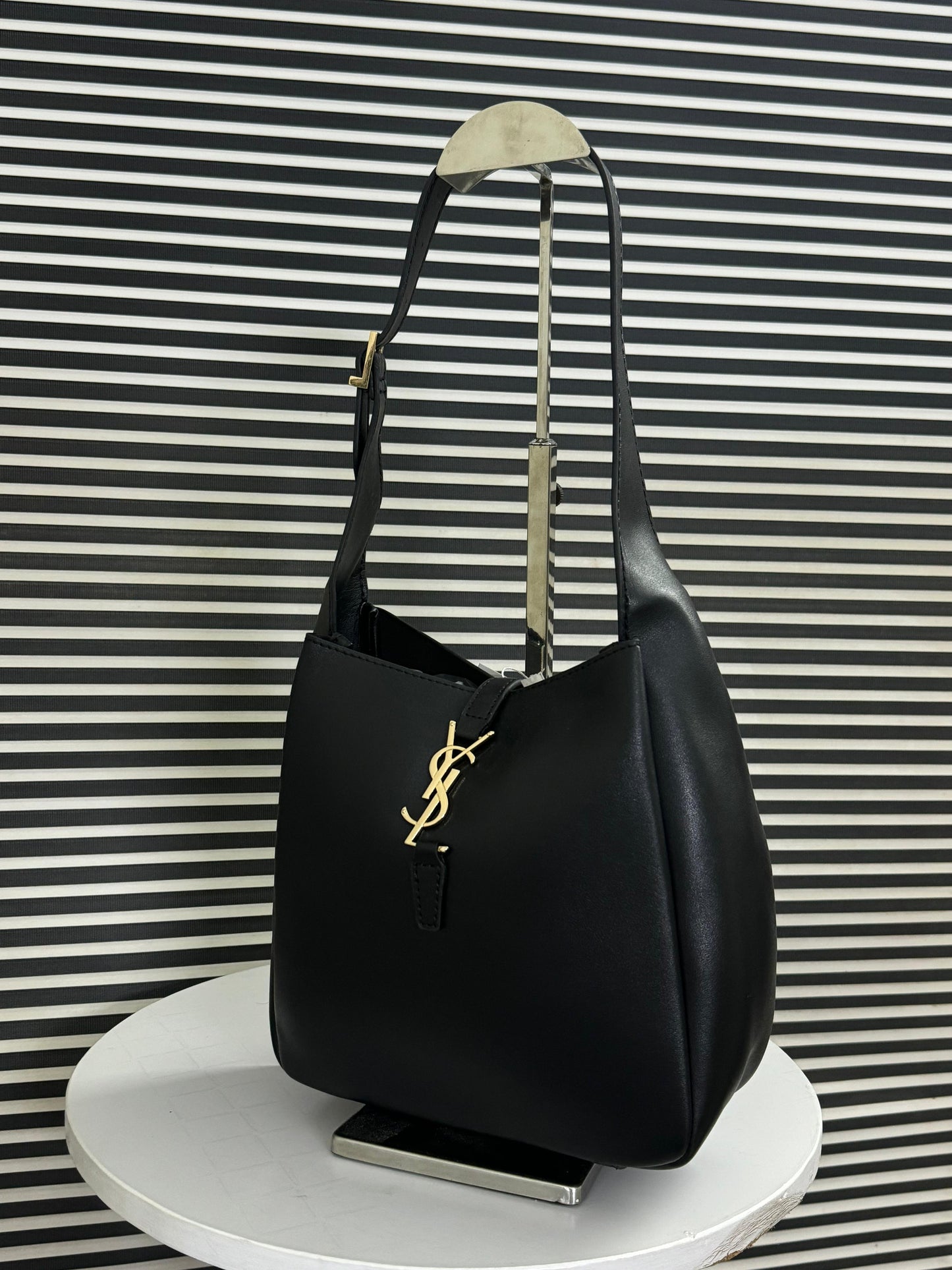 Saint Laurent Le 5 À 7 Supple Small Bag in Grained Leather