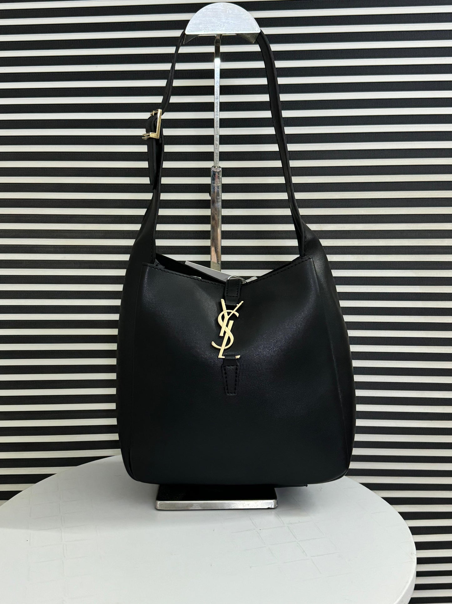 Saint Laurent Le 5 À 7 Supple Small Bag in Grained Leather