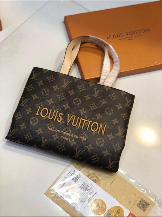 Louis Vuitton – Shopper Tote GM
