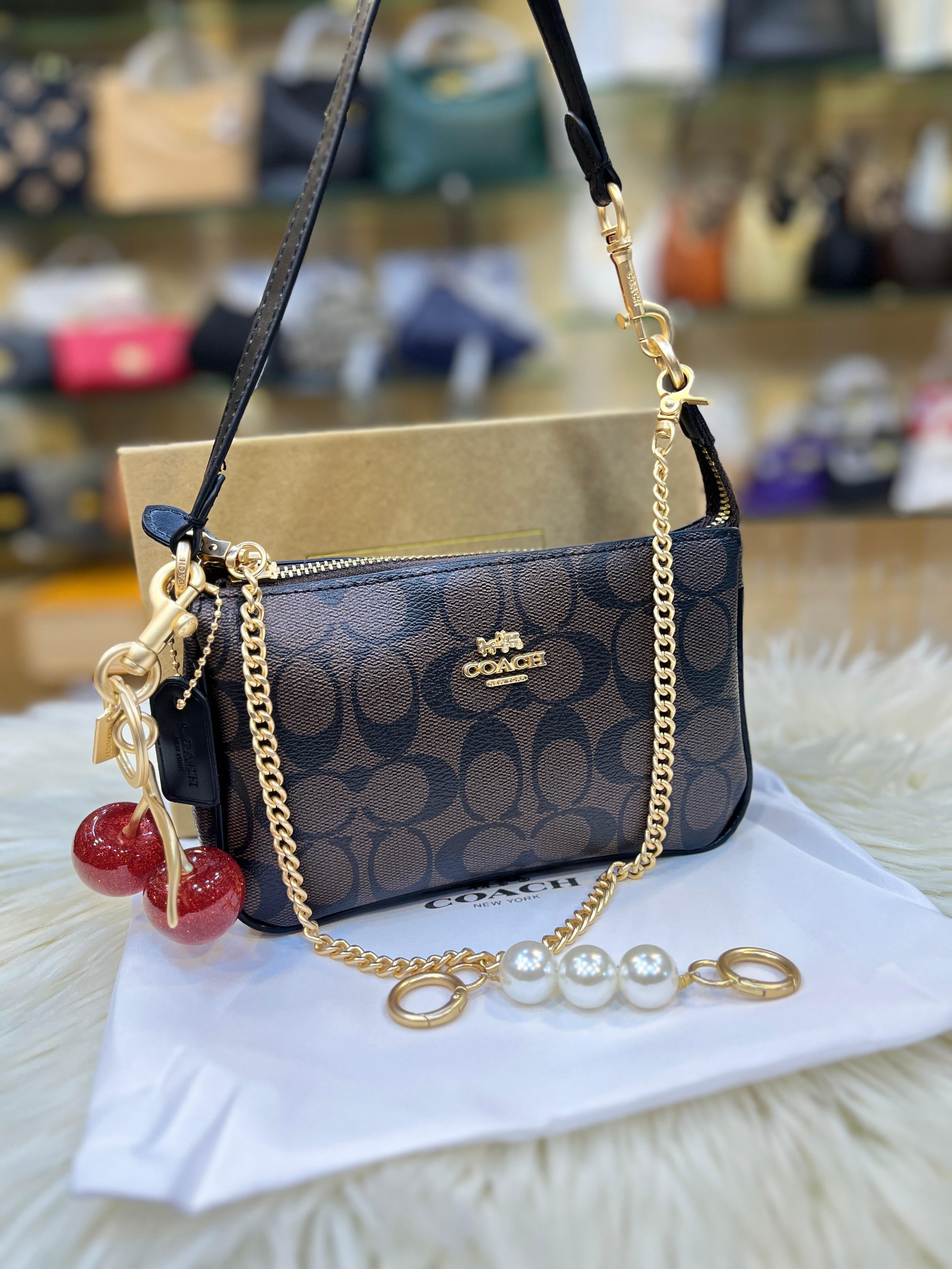 COACH Nolita 19
