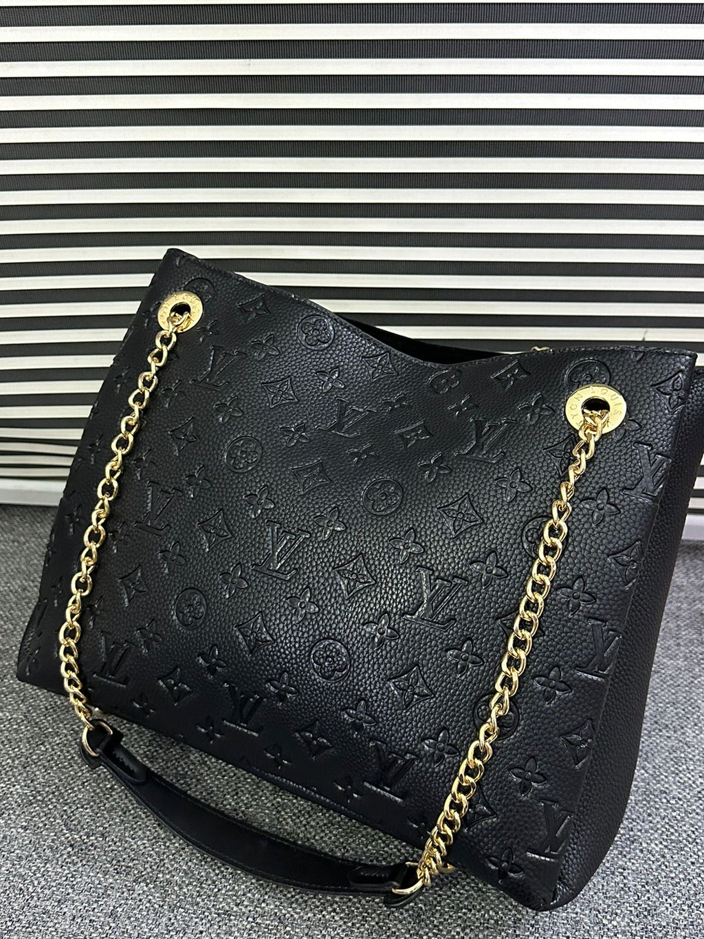 LOUIS VUITTON
Surene MM Monogram Empreinte Leather
