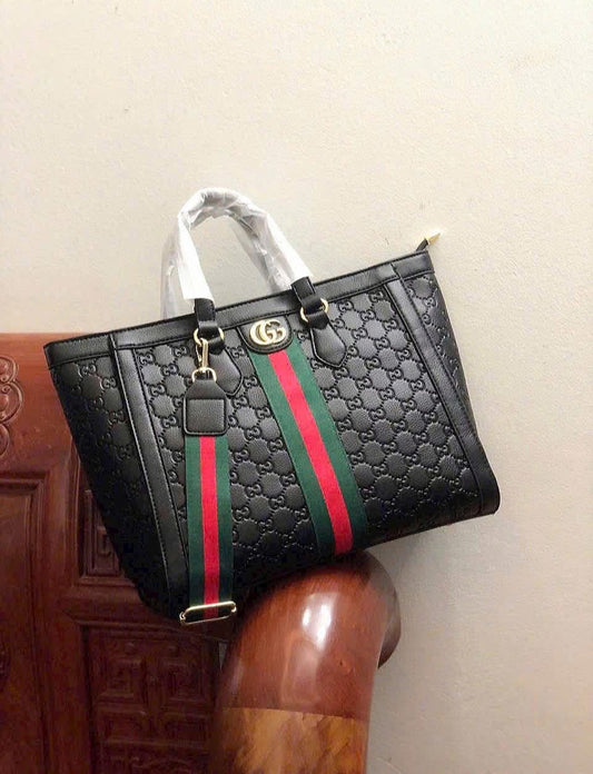 GUCCI Soft Leather Tote Bag – Classic Gold-Tone Elegance