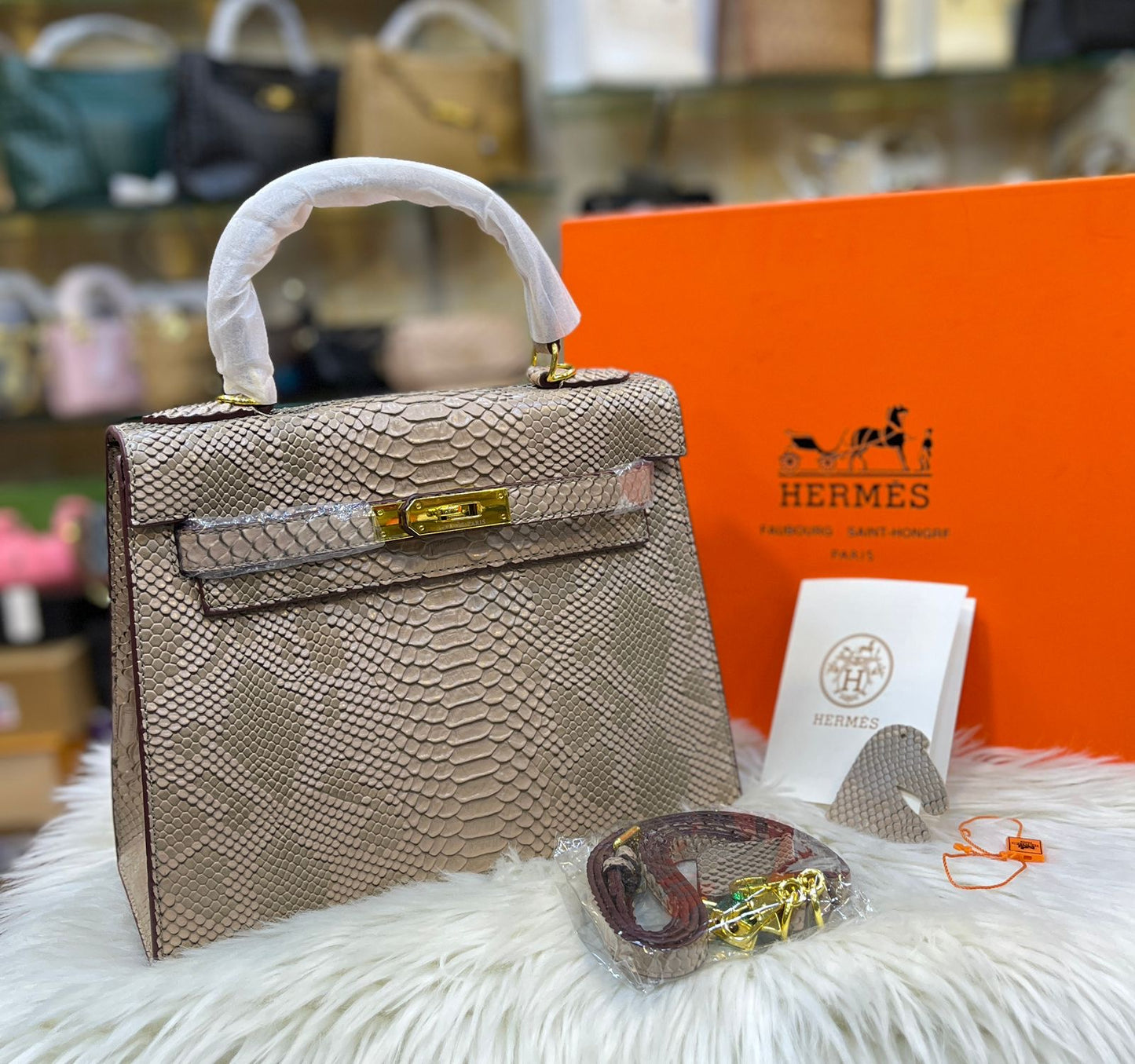 Hermès Kelly 28cm Crocodile – Palladium Hardware Prestige